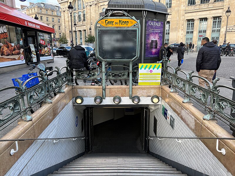 Édicule Guimard de la station Gare du Nord 12 B-D - Paris 10ème