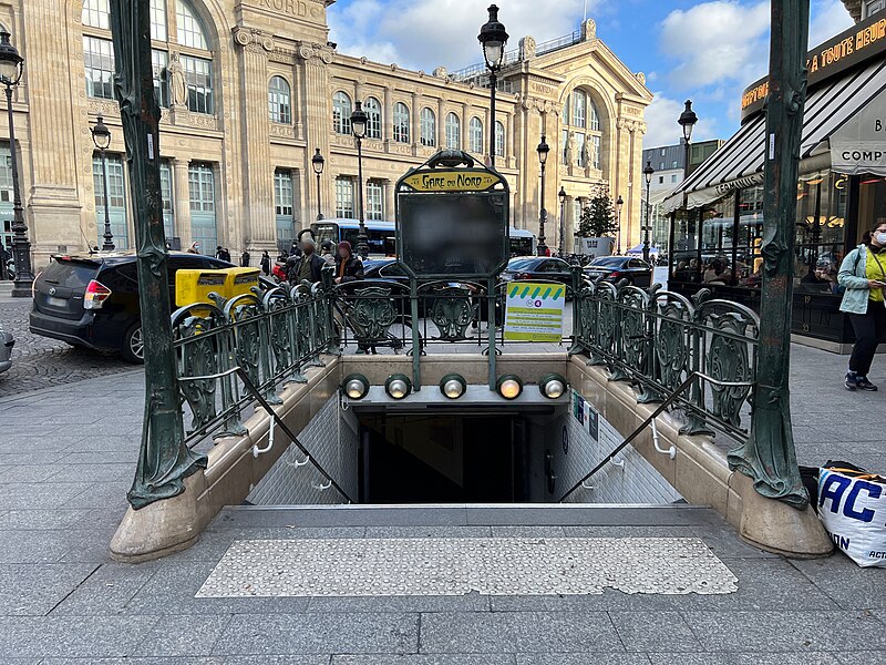 Édicule Guimard de la station Gare du Nord 12 B-D - Paris 10ème