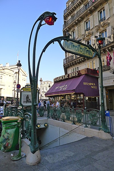 Édicule Guimard de la station Gare du Nord 12 B-D - Paris 10ème