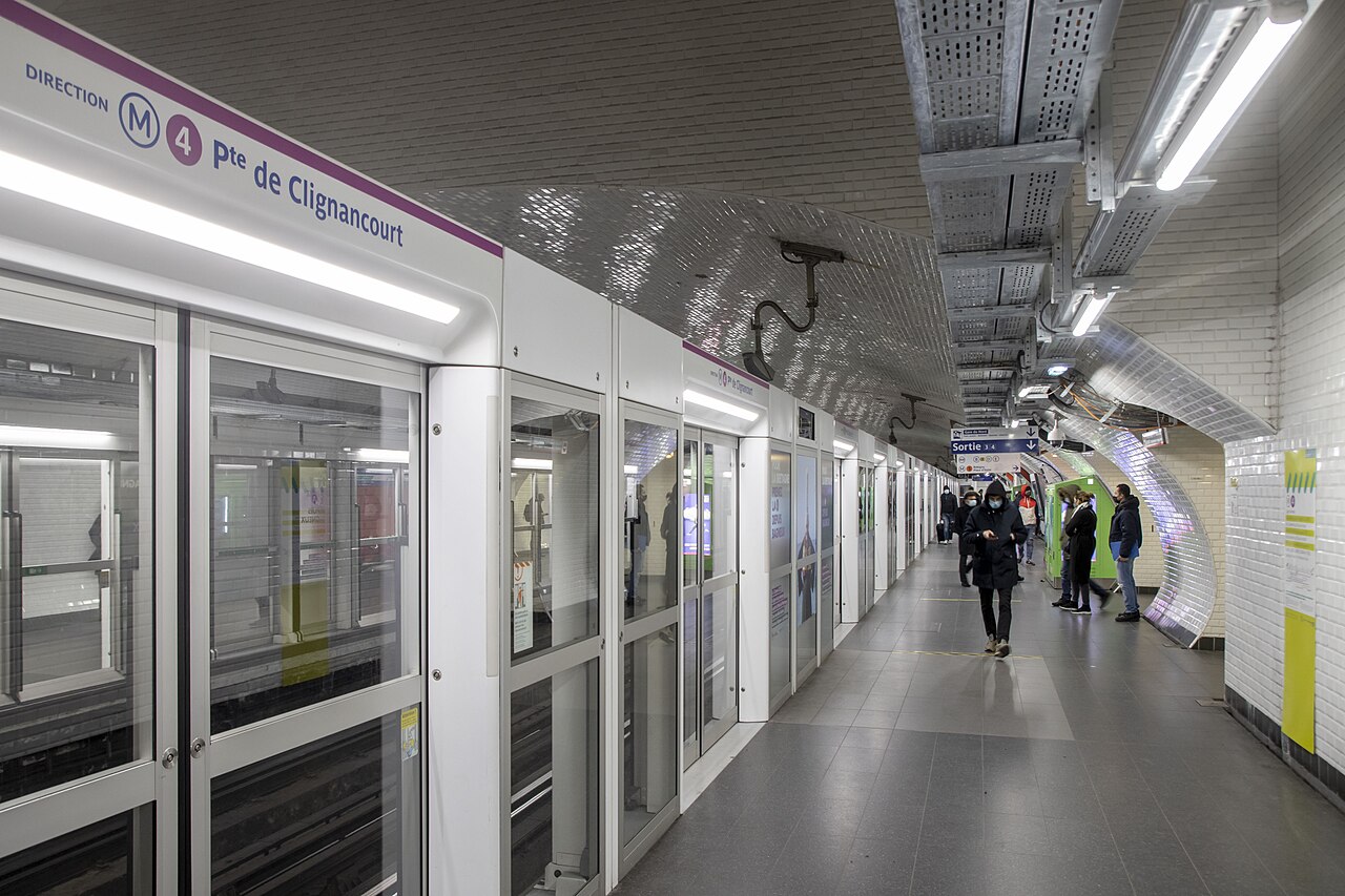 Édicule Guimard de la station Gare du Nord 12 B-D - Paris 10ème