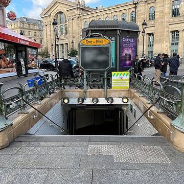 Édicule Guimard de la station Gare du Nord 12 B-D - Paris 10ème