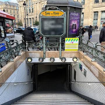 Édicule Guimard de la station Gare du Nord 12 B-D - Paris 10ème