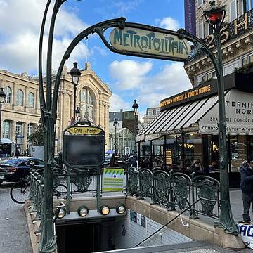 Édicule Guimard de la station Gare du Nord 12 B-D - Paris 10ème