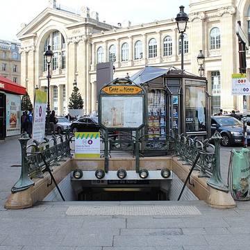 Édicule Guimard de la station Gare du Nord 12 B-D - Paris 10ème
