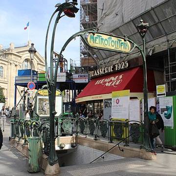 Édicule Guimard de la station Gare du Nord 12 B-D - Paris 10ème
