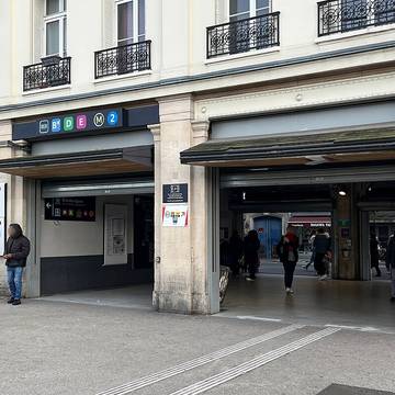 Édicule Guimard de la station Gare du Nord 12 B-D - Paris 10ème