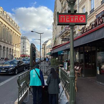 Édicule Guimard de la station Gare du Nord 12 B-D - Paris 10ème