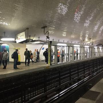 Édicule Guimard de la station Gare du Nord 12 B-D - Paris 10ème