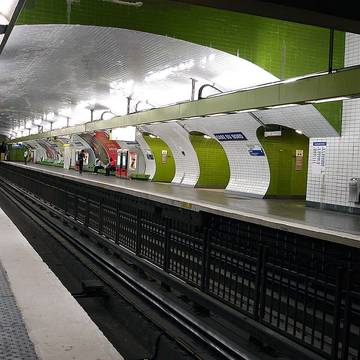 Édicule Guimard de la station Gare du Nord 12 B-D - Paris 10ème