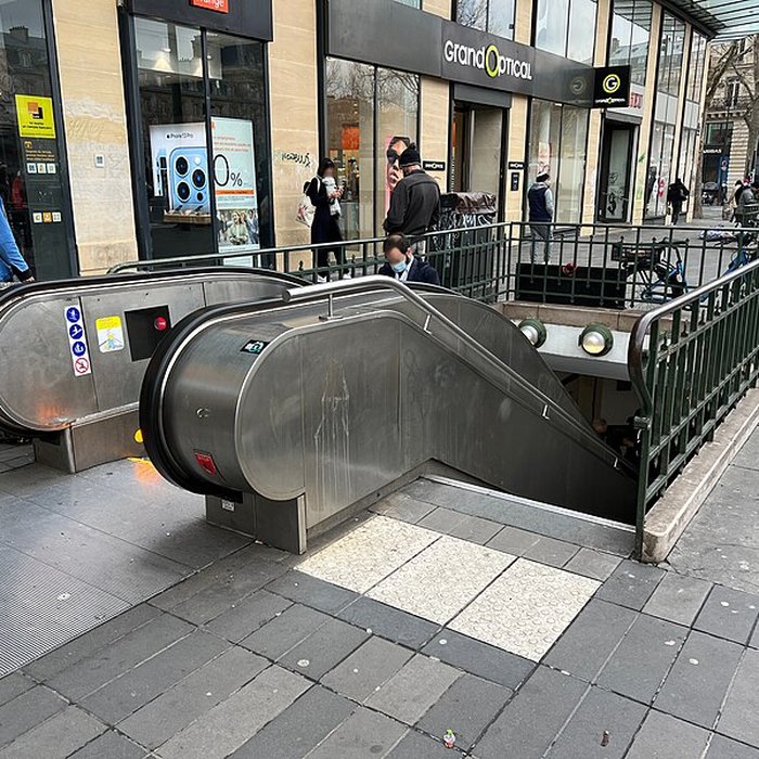 Photo de Édicule Guimard de la station République - Paris 10ème