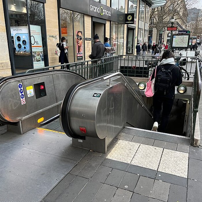 Photo de Édicule Guimard de la station République - Paris 10ème