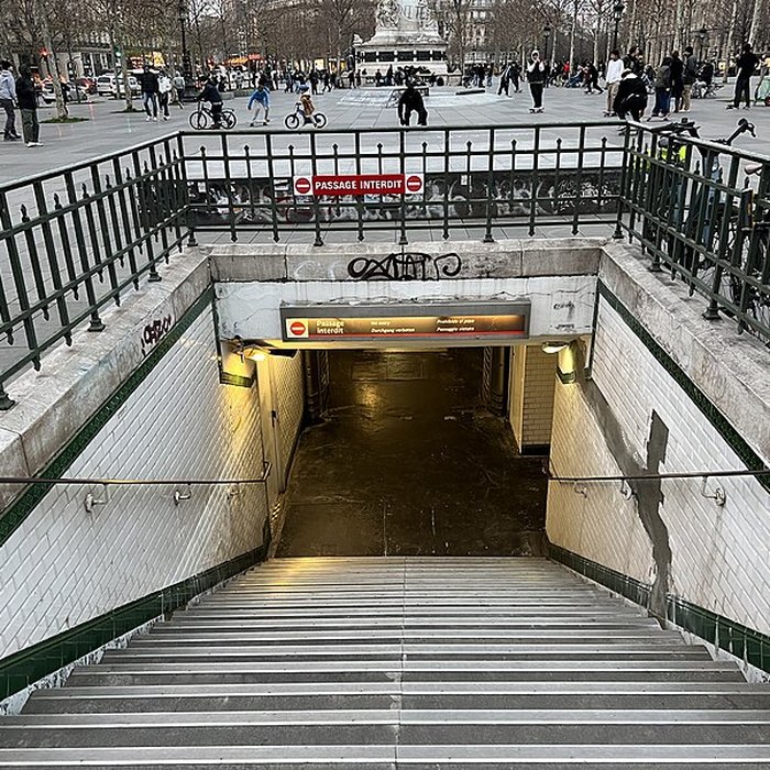 Photo de Édicule Guimard de la station République - Paris 10ème