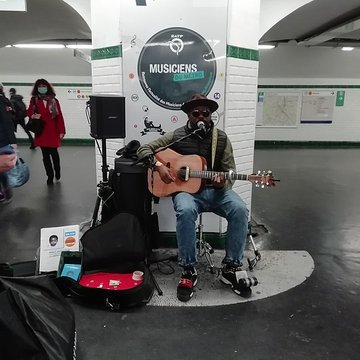 Édicule Guimard de la station République - Paris 10ème