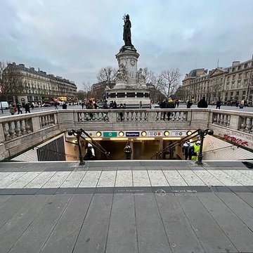 Édicule Guimard de la station République - Paris 10ème