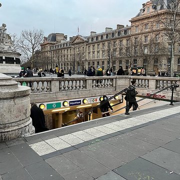 Édicule Guimard de la station République - Paris 10ème