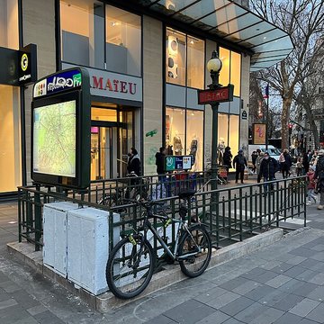 Édicule Guimard de la station République - Paris 10ème