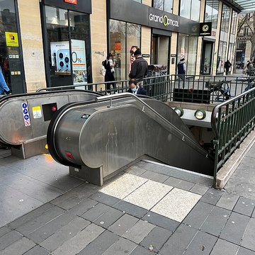 Édicule Guimard de la station République - Paris 10ème