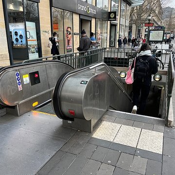 Édicule Guimard de la station République - Paris 10ème
