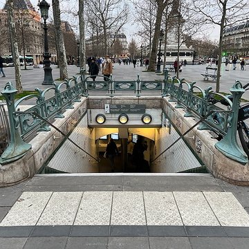 Édicule Guimard de la station République - Paris 10ème