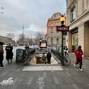 Édicule Guimard de la station République - Paris 10ème