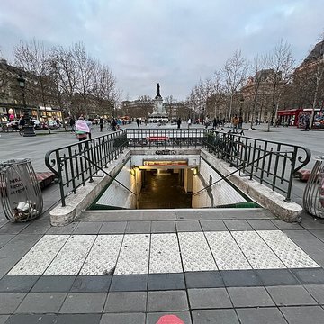 Édicule Guimard de la station République - Paris 10ème