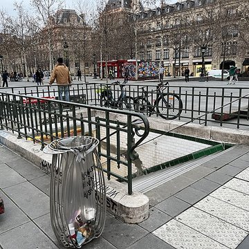 Édicule Guimard de la station République - Paris 10ème