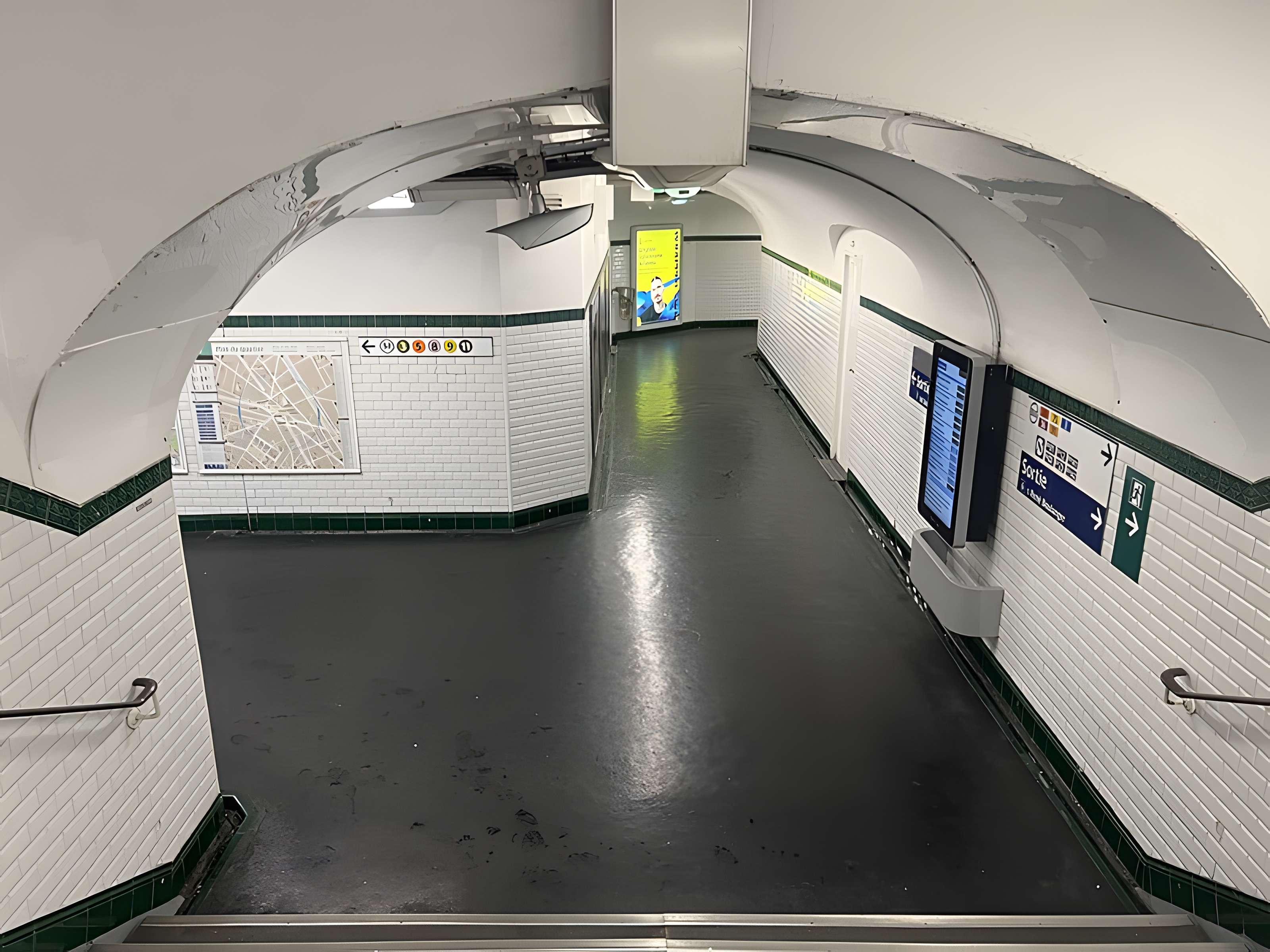 Édicule Guimard de la station République - Paris 10ème