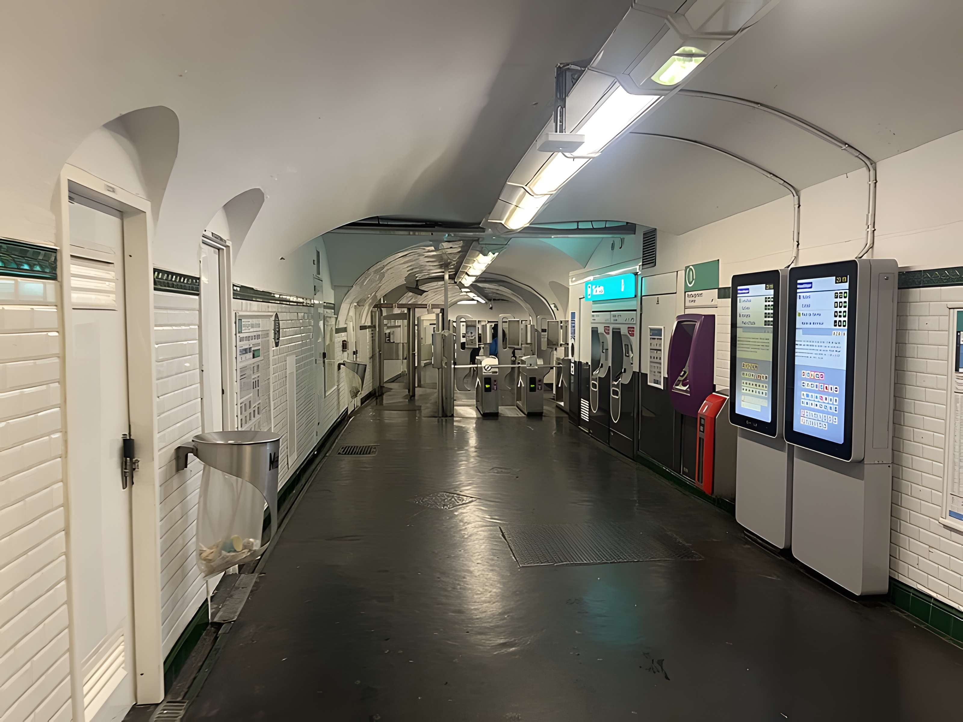 Édicule Guimard de la station République - Paris 10ème