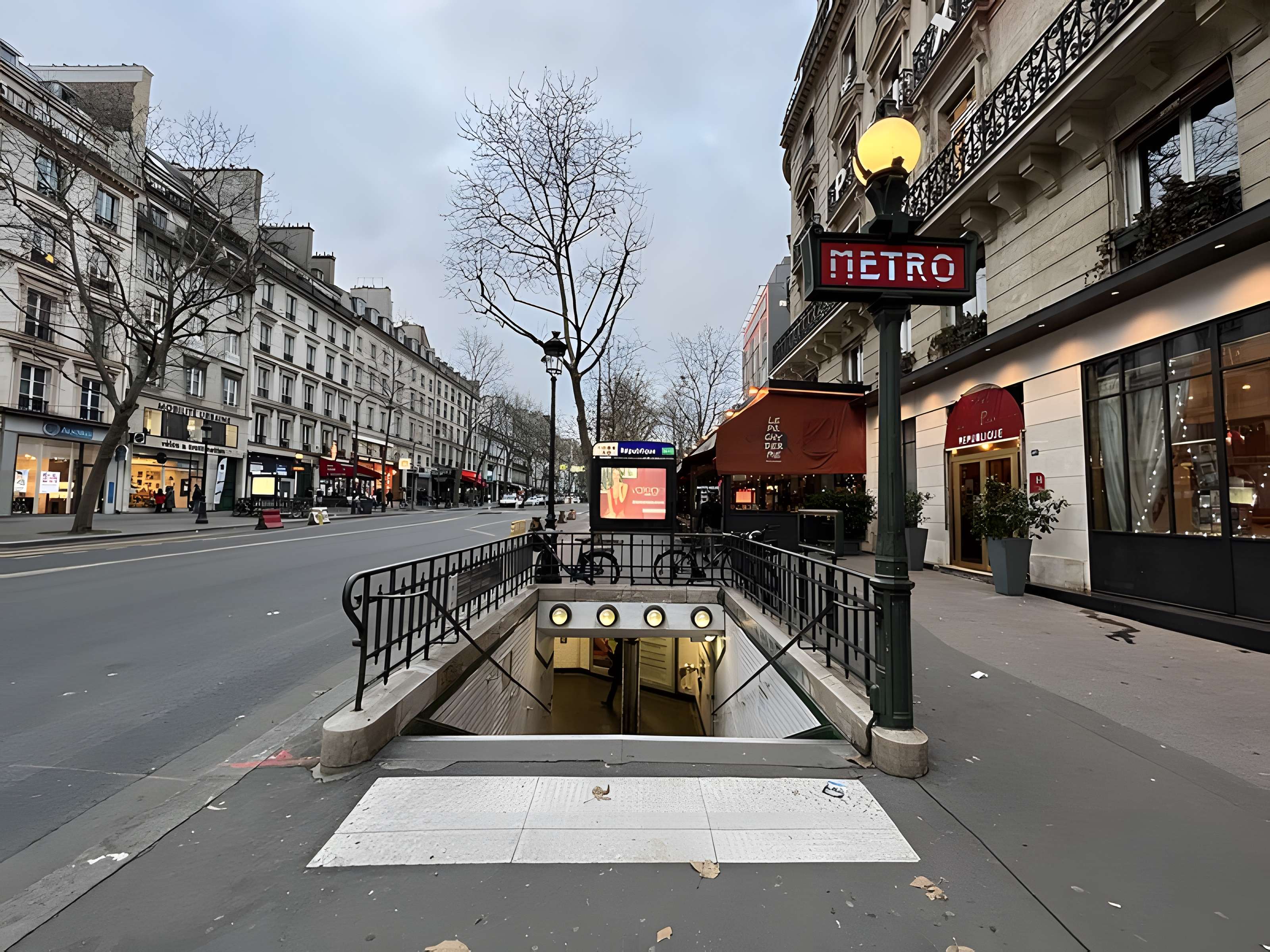Édicule Guimard de la station République - Paris 10ème