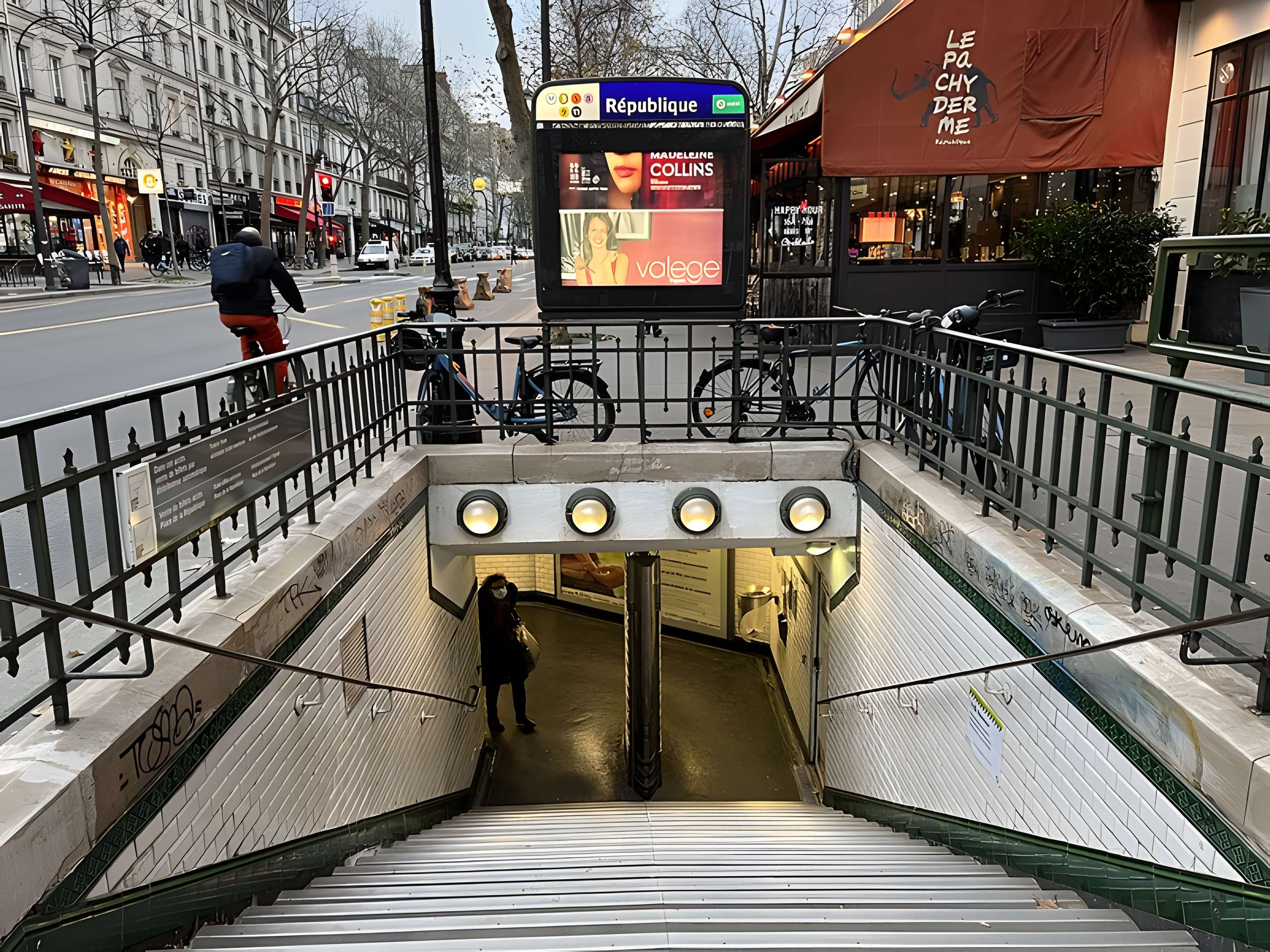 Édicule Guimard de la station République - Paris 10ème