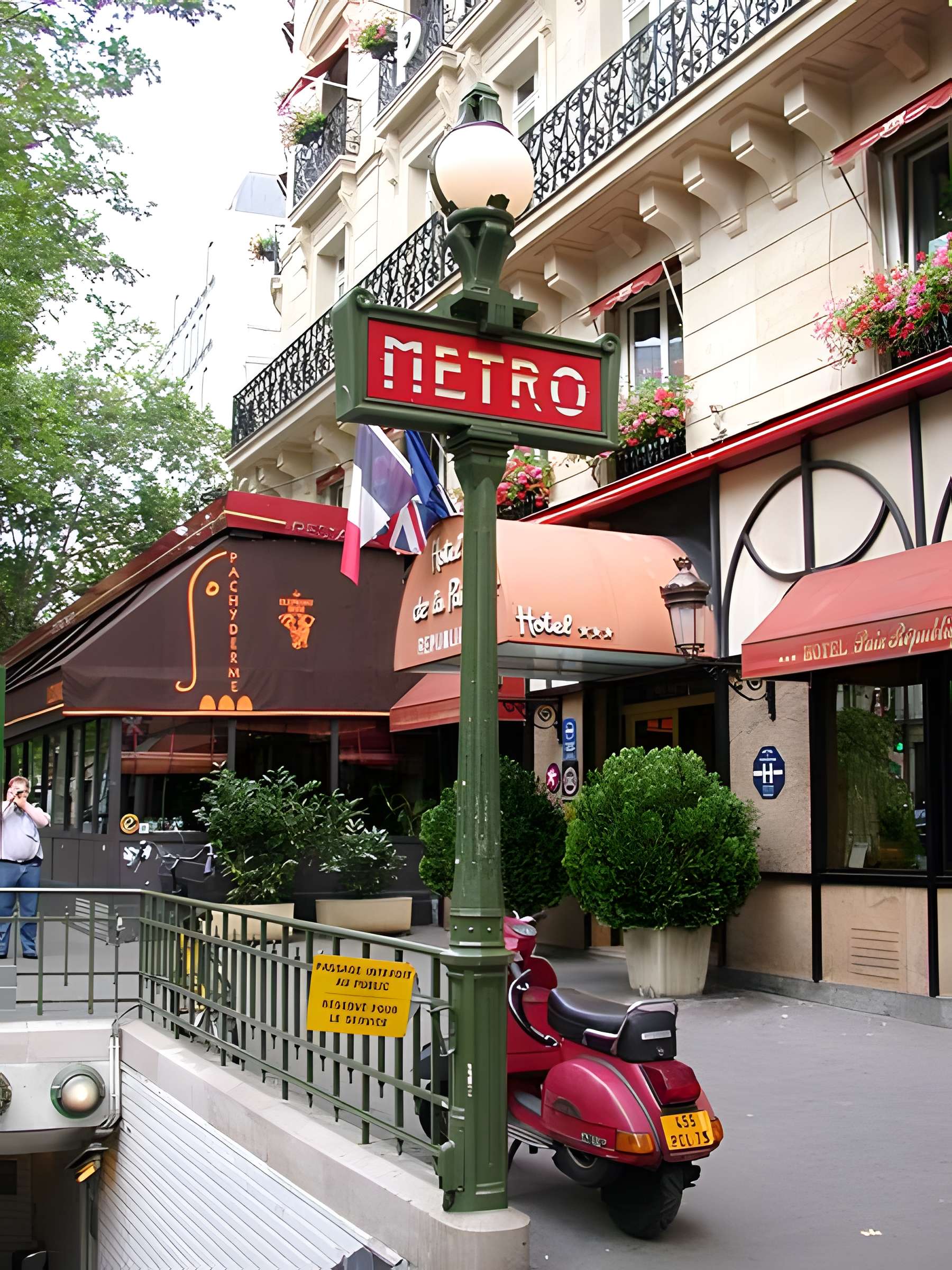 Édicule Guimard de la station République - Paris 10ème