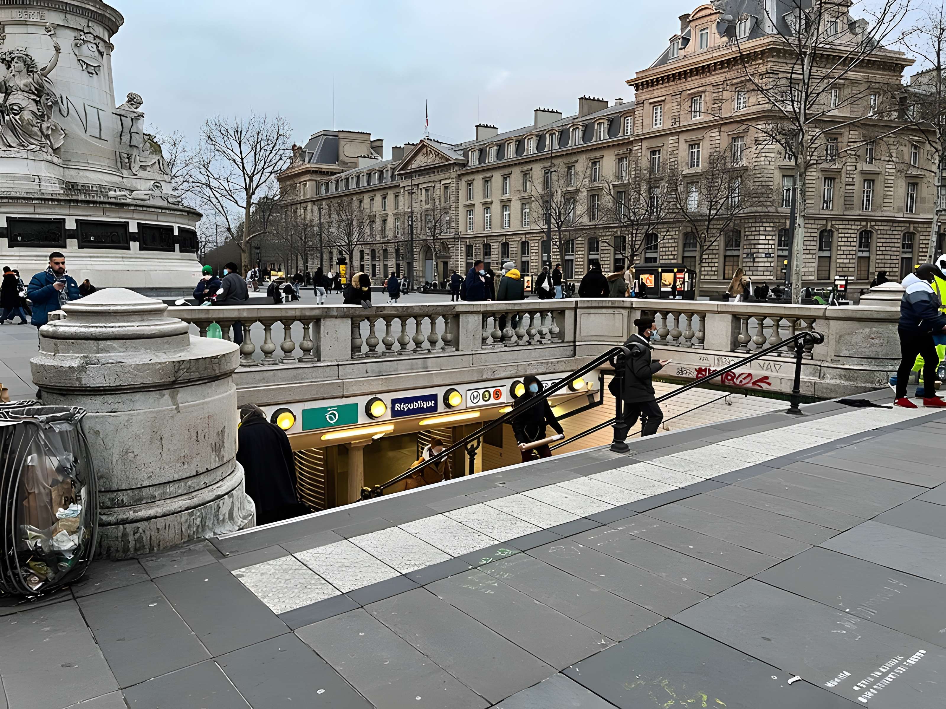 Édicule Guimard de la station République - Paris 10ème