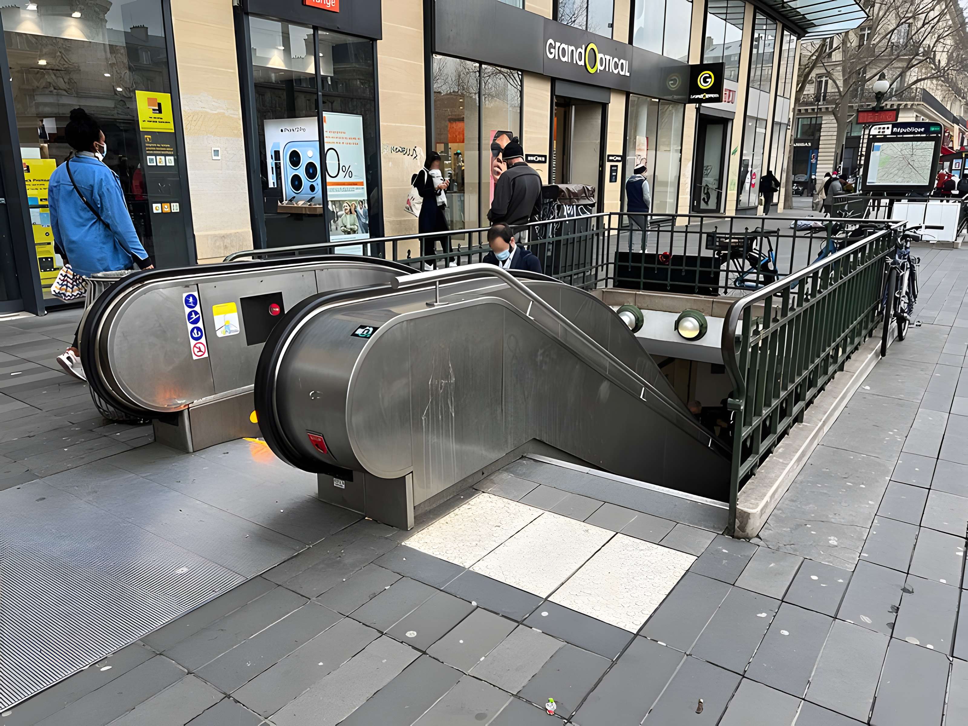 Édicule Guimard de la station République - Paris 10ème