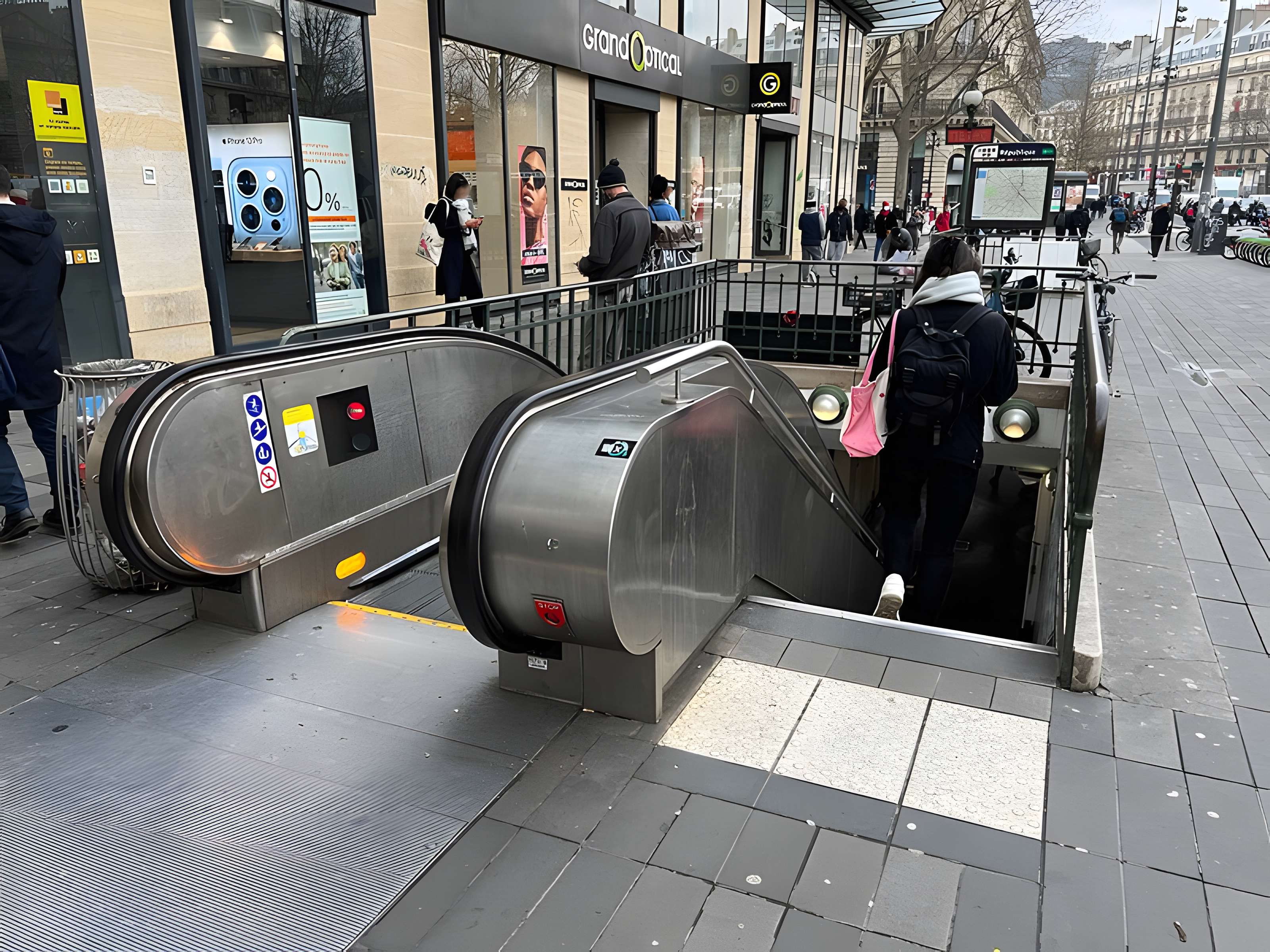 Édicule Guimard de la station République - Paris 10ème