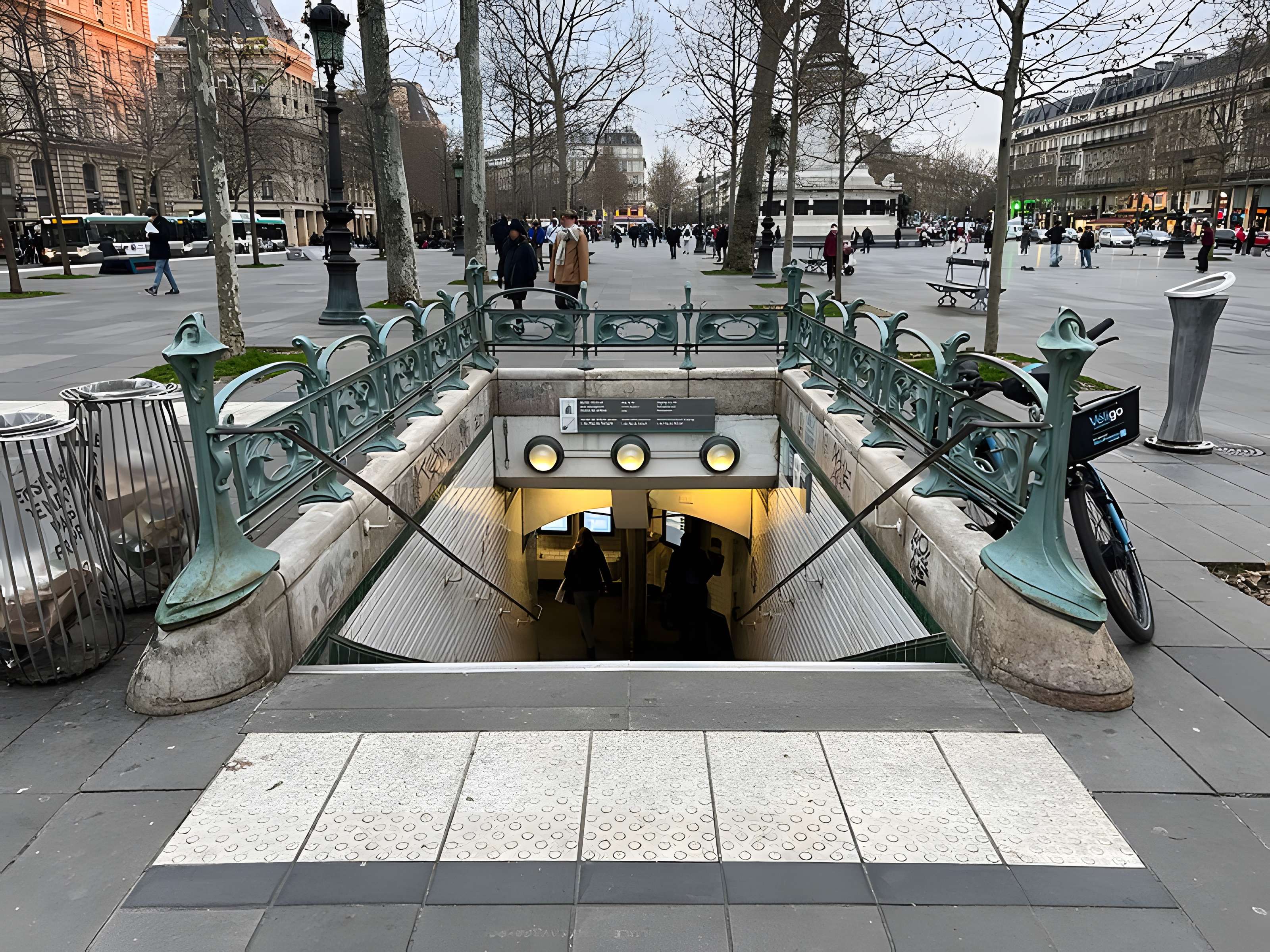 Édicule Guimard de la station République - Paris 10ème