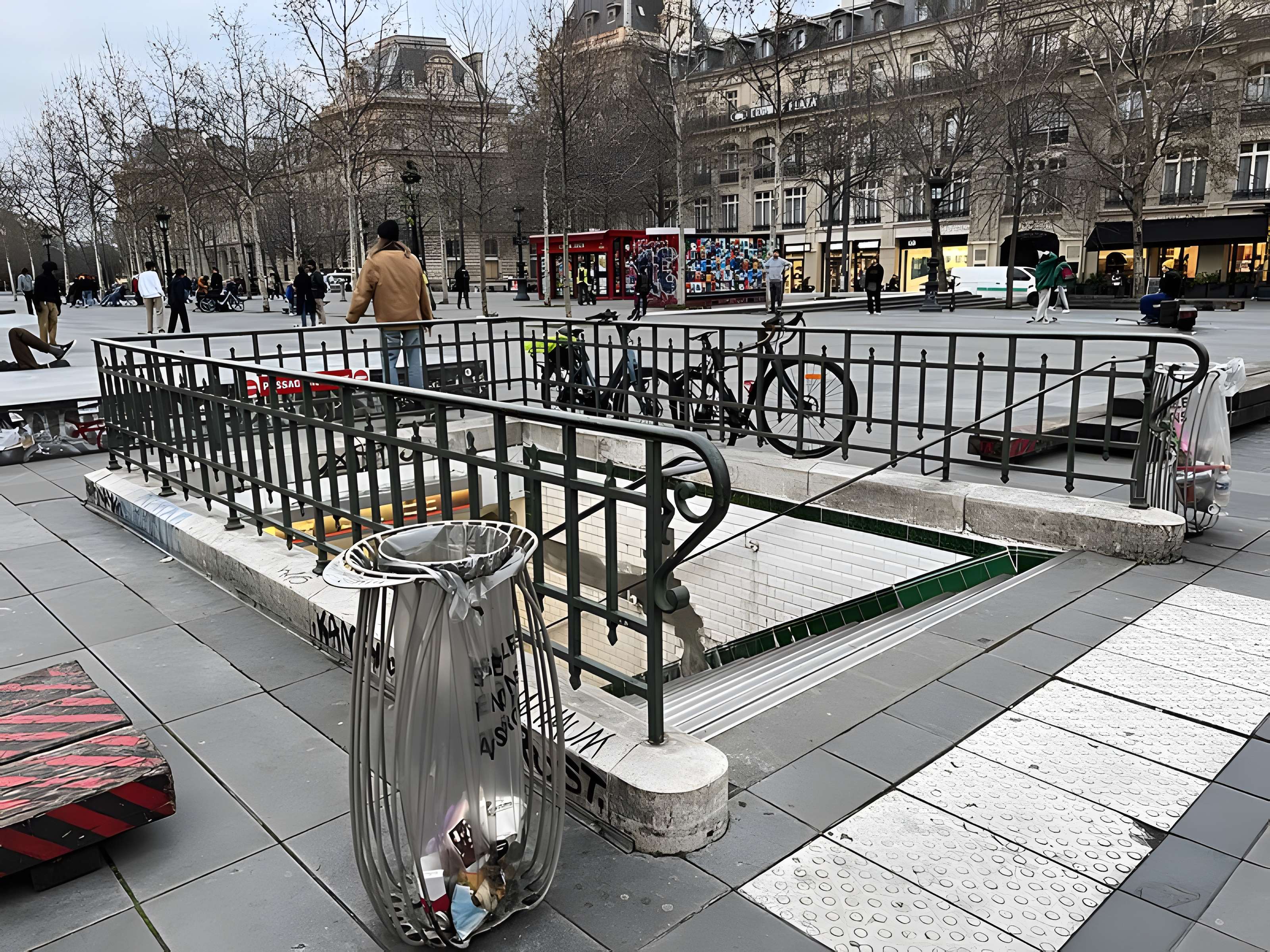 Édicule Guimard de la station République - Paris 10ème