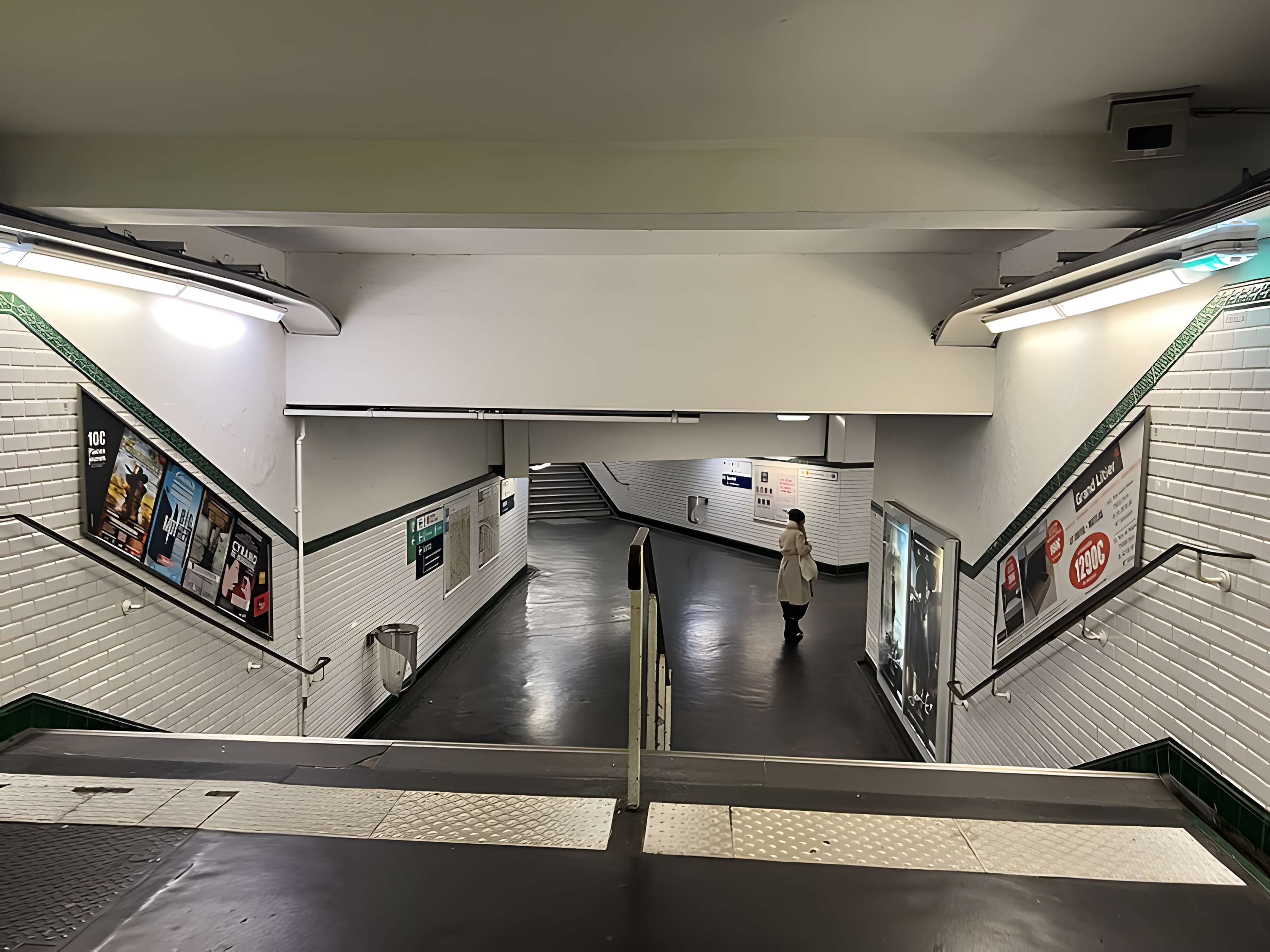 Édicule Guimard de la station République - Paris 10ème