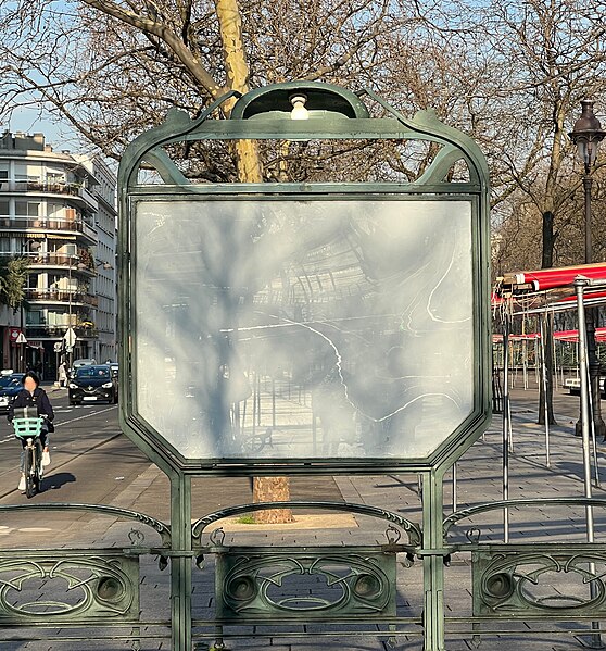 Édicule Guimard de la station Bréguet-Sabin - Paris 11ème