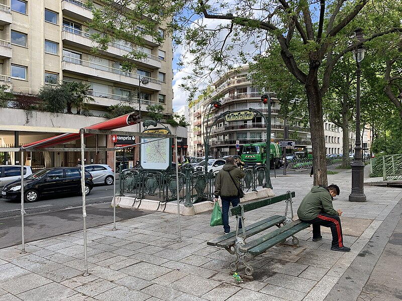 Édicule Guimard de la station Bréguet-Sabin - Paris 11ème