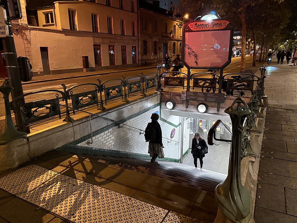 Édicule Guimard de la station Bréguet-Sabin - Paris 11ème