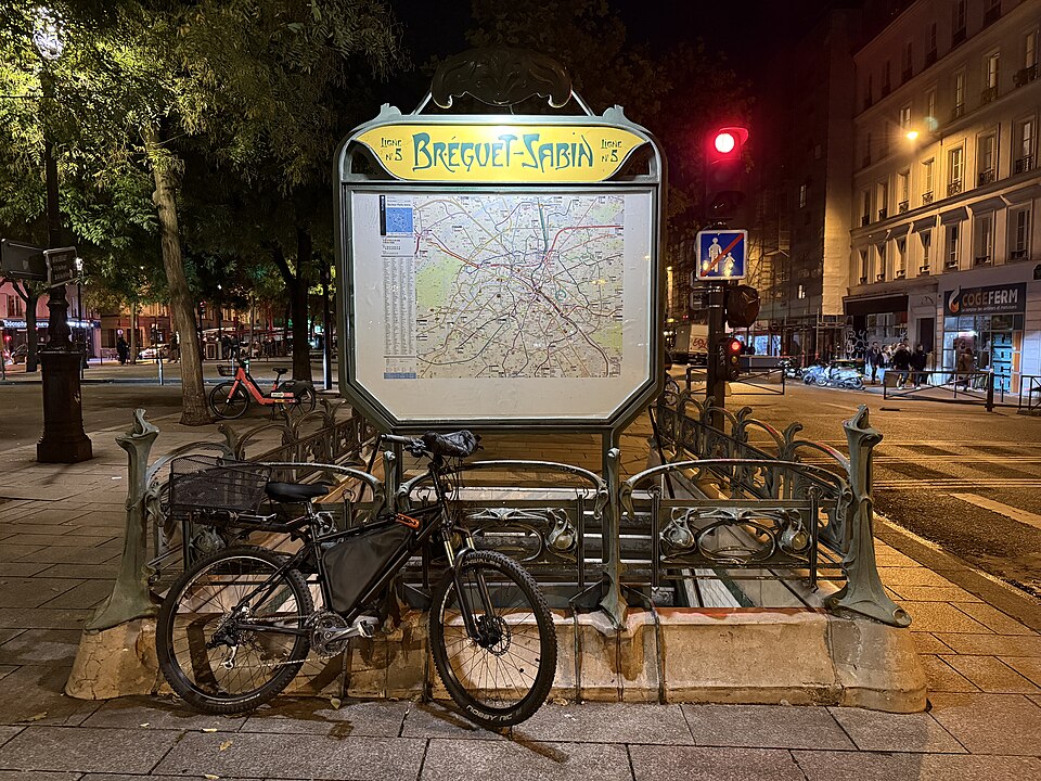 Édicule Guimard de la station Bréguet-Sabin - Paris 11ème