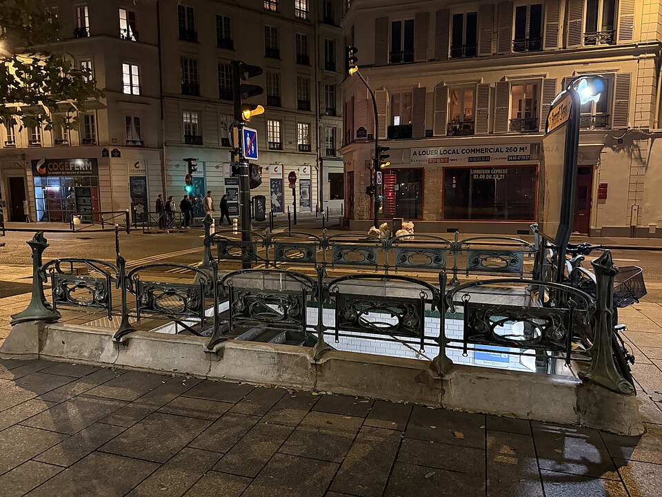 Édicule Guimard de la station Bréguet-Sabin - Paris 11ème