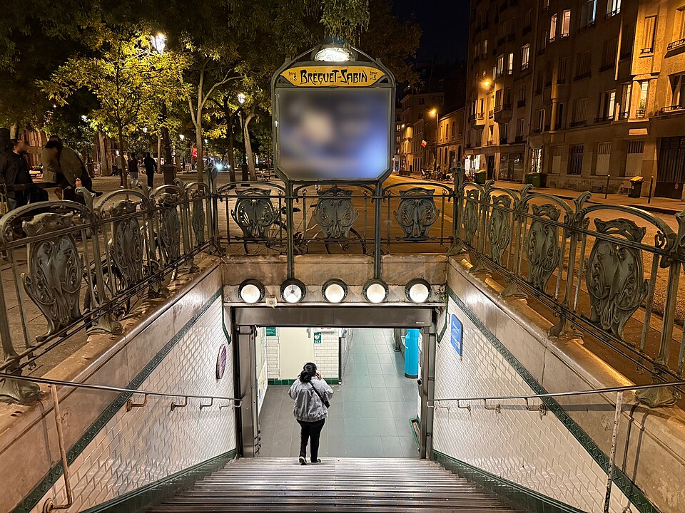 Édicule Guimard de la station Bréguet-Sabin - Paris 11ème