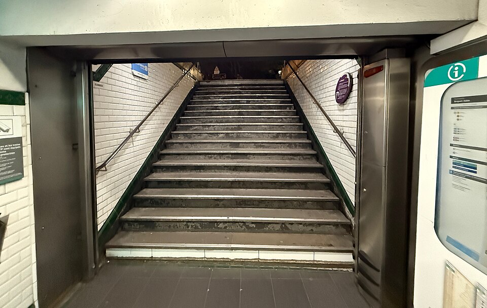 Édicule Guimard de la station Bréguet-Sabin - Paris 11ème