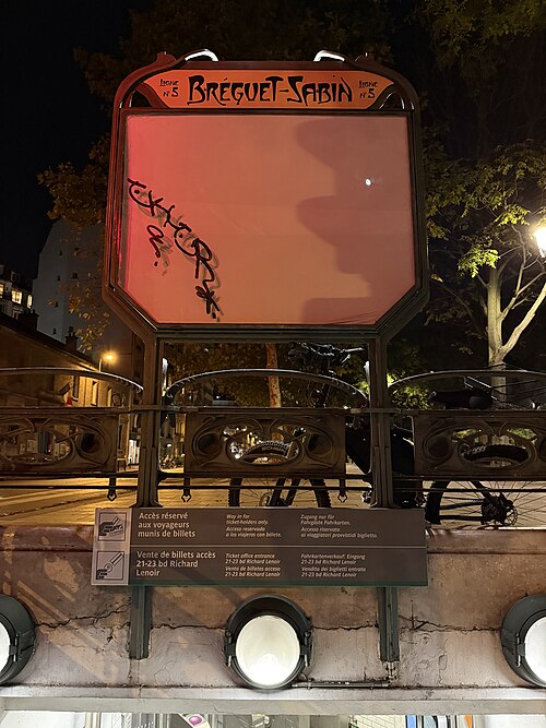 Édicule Guimard de la station Bréguet-Sabin - Paris 11ème