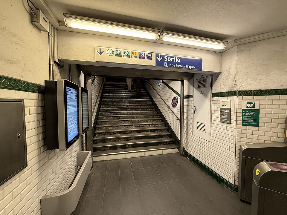 Édicule Guimard de la station Bréguet-Sabin - Paris 11ème