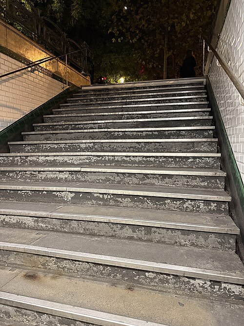 Édicule Guimard de la station Bréguet-Sabin - Paris 11ème
