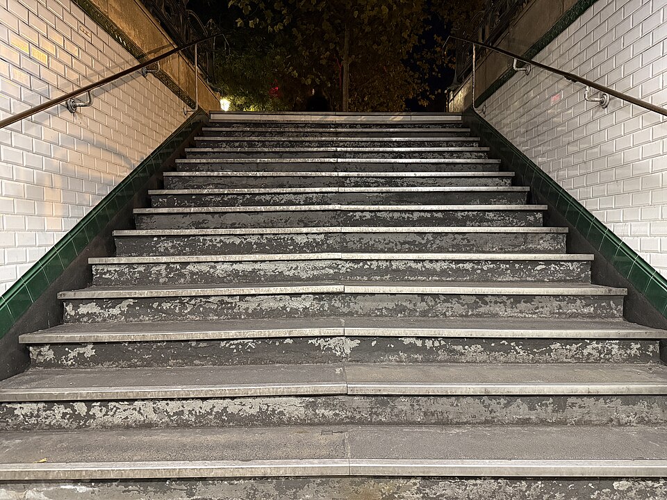 Édicule Guimard de la station Bréguet-Sabin - Paris 11ème