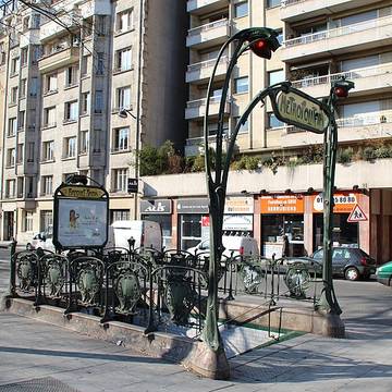 Édicule Guimard de la station Bréguet-Sabin - Paris 11ème