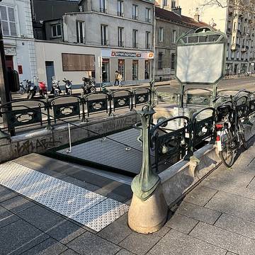 Édicule Guimard de la station Bréguet-Sabin - Paris 11ème